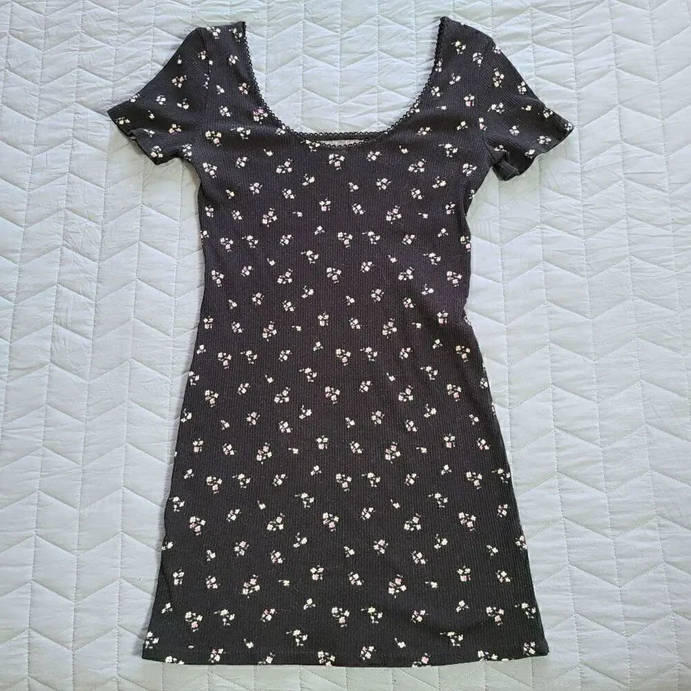 H&M Divided ribbed floral dress